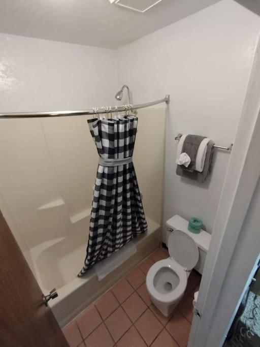 Hotel 2 Queen Beds Hotel Room 220 Booking Стилуотър Екстериор снимка