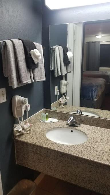 Hotel 2 Queen Beds Hotel Room 220 Booking Стилуотър Екстериор снимка